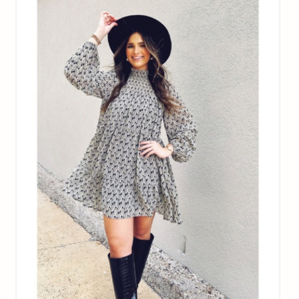 Women’s TCEC High Neck Tiered Long Sleeve Dress - size L - cream and black leaf